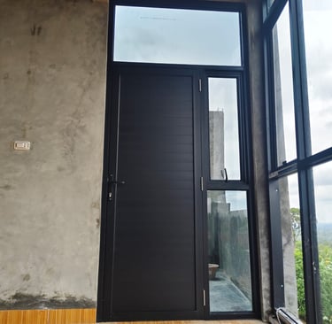 <img src="pintu-aluminium.jpg" alt="Pintu Aluminium Minimalis Kuat dan Tahan Lama - Dzalfa Jaya Alum