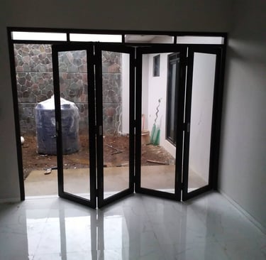 <img src="pintu-aluminium.jpg" alt="Pintu Aluminium Minimalis Kuat dan Tahan Lama - Dzalfa Jaya Alum