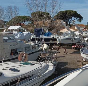 A seeming jumble of boats