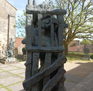 Le Prisonnier by Ossip Zadkine