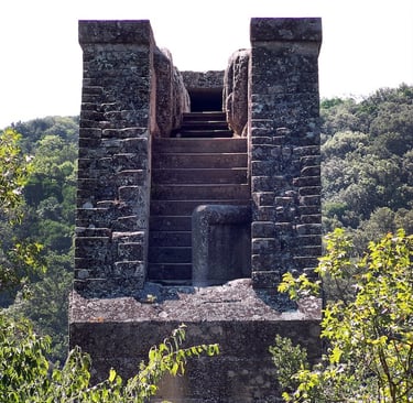 The water channel on the top of the Pont duGgard