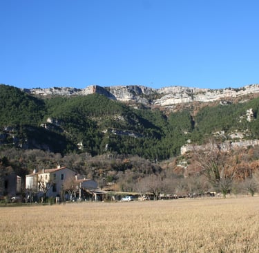 The hamlet of Gourgas and the Cirque du Bout du Mpnde