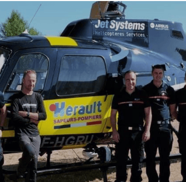 The hérault team of firefighters with their reconaissance helicopter