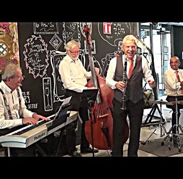 Musiciens jouant du jazz swing dans un bar à Paris
