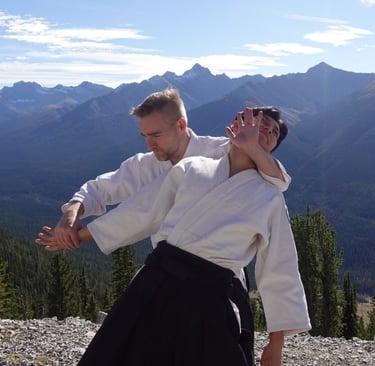 Aikidō students practicing ushiro kubi control technique during class at Calgary Rakushinkan dojo.