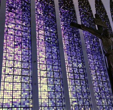 Les vitraux du sanctuaire Don Bosco au Brésil
