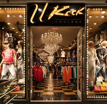 Boutique la nuit sur Ocean Drive à Miami, Floride, USA