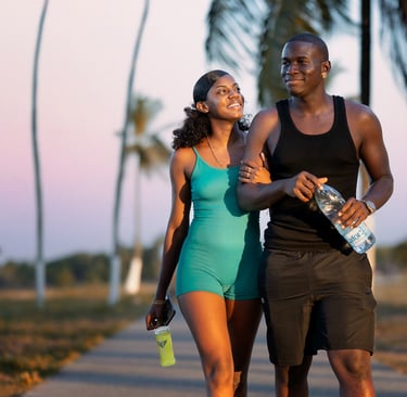 Un couple sur la plage à Kourou en Guyane