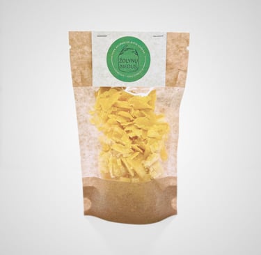 Natūralus lietuviškas rankų darbo bičių vaškas korių ir korių dangtelių – kosmetikai ir žvakėms.