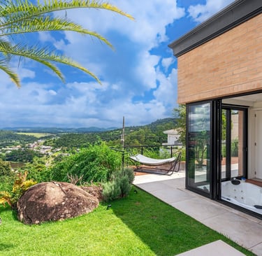 casa de tijolos com grandes janelas e vista incrível atibiai 