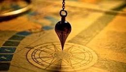 Pêndulo em uma bússula, fonte da imagem: Guia da Alma