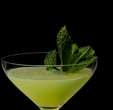 Gaivus kokteilis su mėtomis – mobiliojo baro meniu pavyzdys.