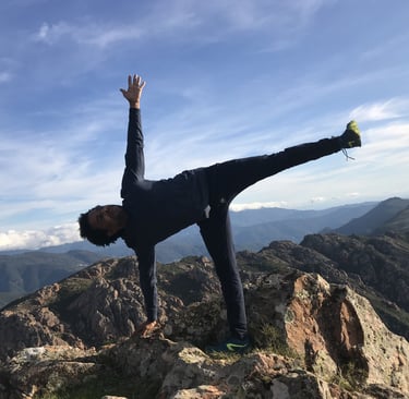 prof, studio de vinyasa et hatha yoga avec matériel Iyengar