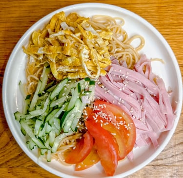 Hiyashi chuka | © Cookingwiththehamster
