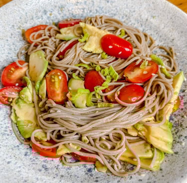 Soba con avocado e pomodorini | © Cookingwiththehamster