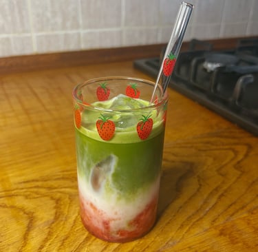 Matcha latte alle fragole | © Cookingwiththehamster