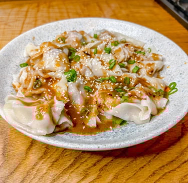 Wonton con salsa di arachidi piccante | © Cookingwiththehamster