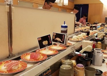 Mawaru Genroku Sushi | © Cookingwiththehamster