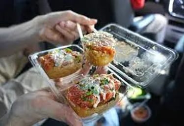 Poke inari sushi | © Cookingwiththehamster