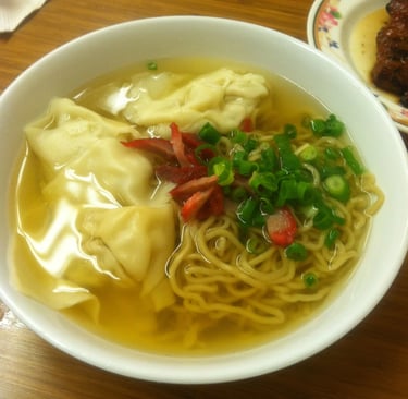Saimin con wonton | © Cookingwiththehamster