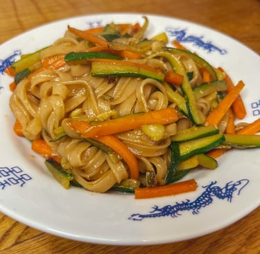 Tagliatelle di riso saltate con verdure | © Cookingwiththehamster