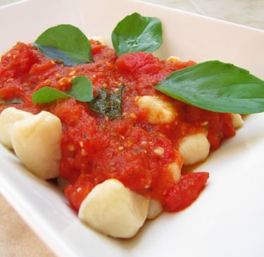 ñoquis en salsa de tomate fresco