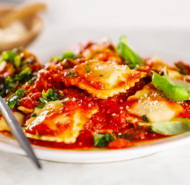 Raviolis con salsa de tomate