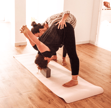 clases de yoga surfcamp famara