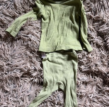 Organic kids’ clothing set – soft green ribbed wool base layer for toddlers, breathable natural fabric alternative to cotton,