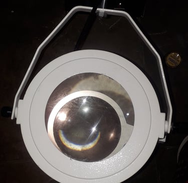 magnifying lamp
