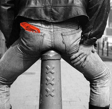 Amsterdammertje Straddled photo 1982: TwinklyTwinks