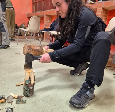 Taller de trabajo en madera, haciendo mazas
