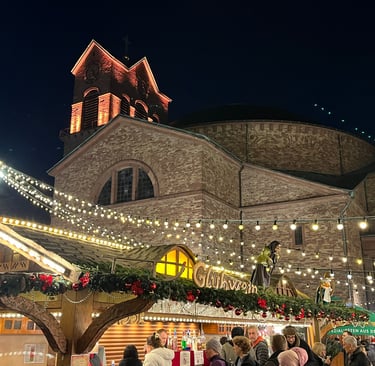 Christmas market in front of the St Stephens Church