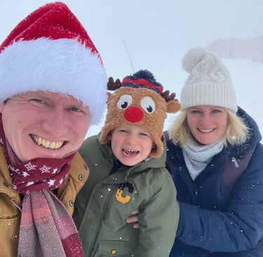 Family in the snow at Rochers De Naye