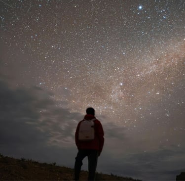 Scrivendo nell'ombra, vivendo tra le stelle