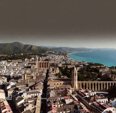 Vista aérea de Tarragona con la catedral y el mar Mediterráneo