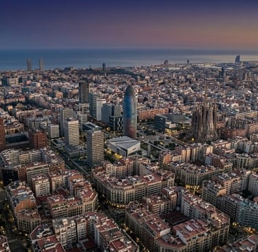Vista aérea del tejido empresarial de Barcelona, zona de actuación de Ineva Detectives.