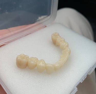 Todo tipo de estructuras fresadas en Pruebas de plástico y provisionales en PMMA