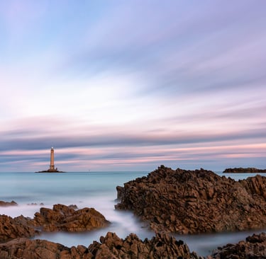 Pose longue sur la phare de Goury, Manche, France