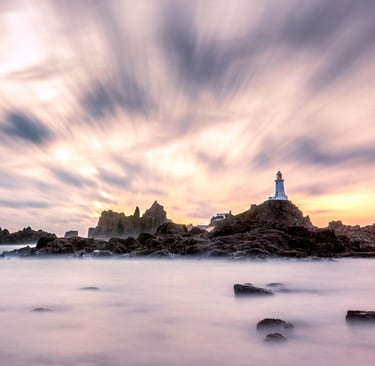 Photo couleur en pose longue sur le phare de la Corbière à Jersey
