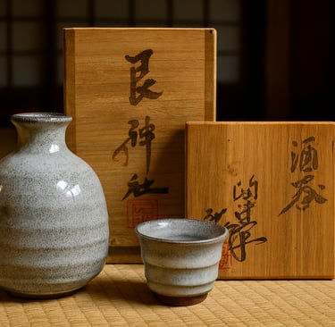 handgefertigtes japanisches Sake-Set in Holzbox – traditionelle Keramik aus Japan