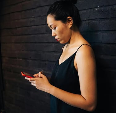 Vietnam Girl with smartphone