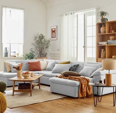 Canapé propre dans un salon après nettoyage