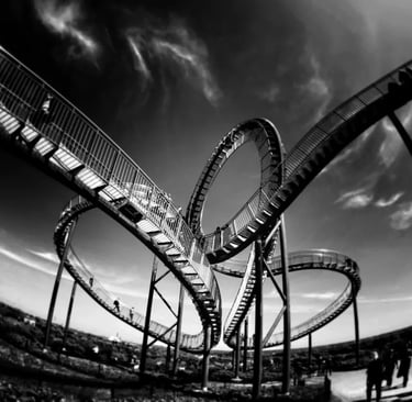 a roller coasterer roller coasterer in a black and white photo