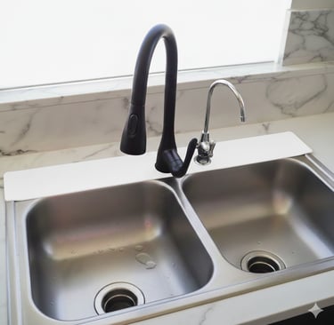 Sink Thingy faucet mat in white.