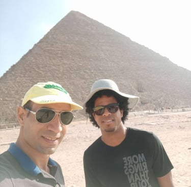 Encuentro con el jugador brasileño Keno (Keninho) durante un viaje a Egipto con Hadi, guía egiptólogo que habla español