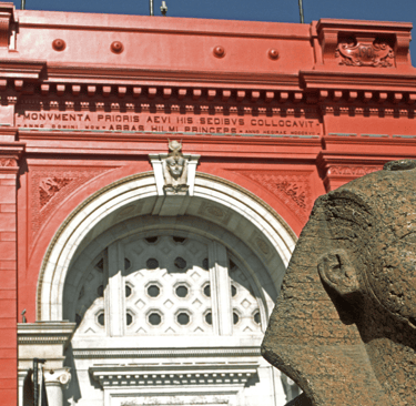  una visita al Museo Egipcio, que alberga una impresionante colección de antigüedades egipcias, incluido el tesoro de Tutanka