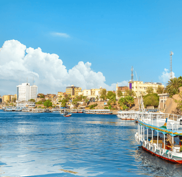 Qué Hacer en Asuán Además de lasTemplo de Philae Este templo, dedicado a la diosa Isis ,tambien excursion a Abu Simbel
