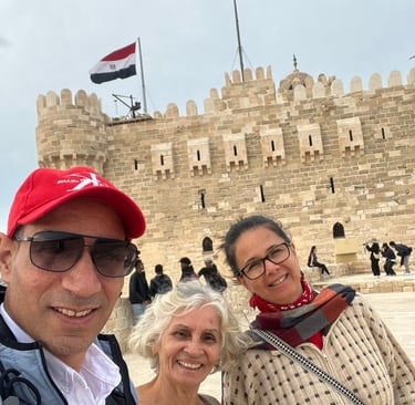 Paseo de un día en Alejandría, la Ciudadela de Qaitbay durante un viaje a Egipto con Hadi, guía egiptólogo que habla español