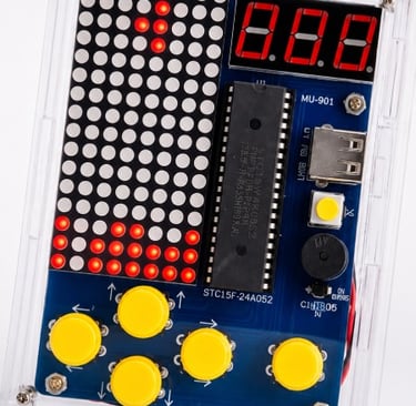 Consola electrónica con matriz LED para aprender programación y soldadura.